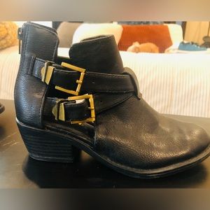 Women’s black leather Ankle boots, size 5 1/2